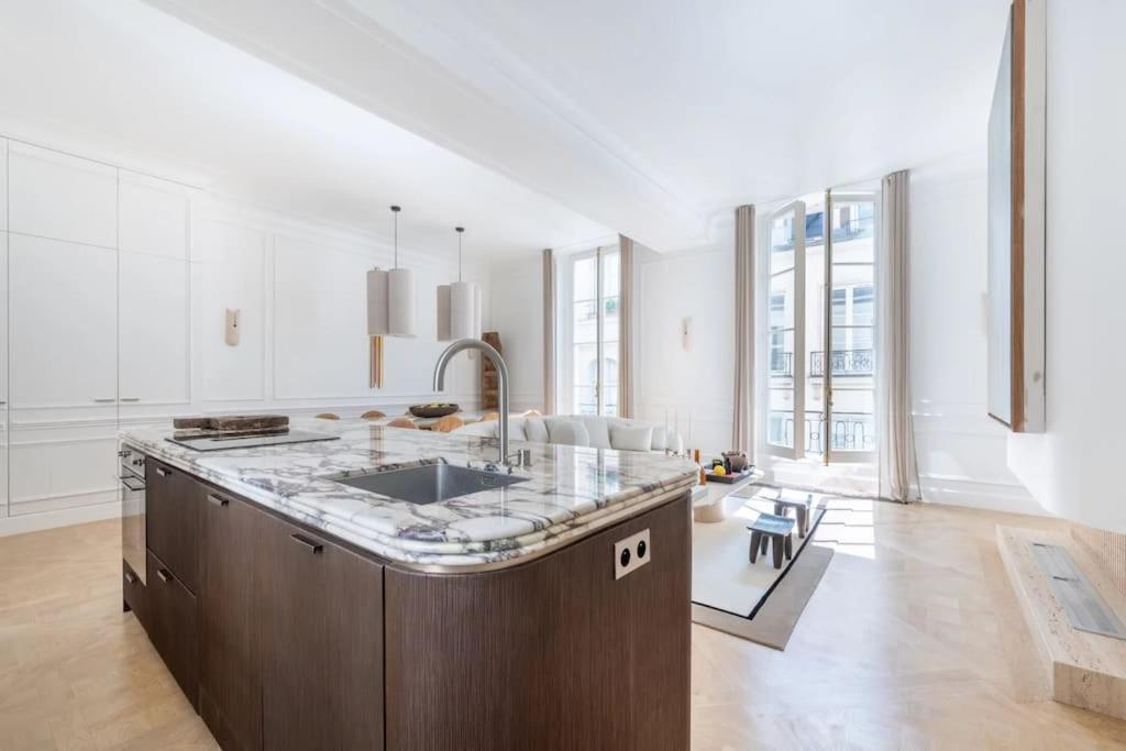 Appartement De Luxe Marais Париж Екстериор снимка